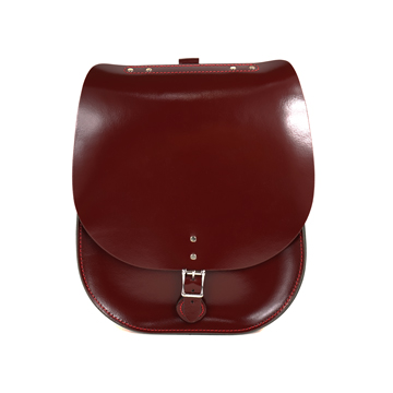 【The Leather Satchel Co.】英國原裝手工牛皮馬鞍後揹包 精湛工藝 新款磁釦設計方便開啟(浪漫紅)