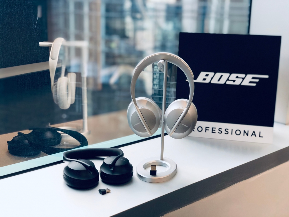 贈送2021年桌曆 Bose 700 UC 專業無線消噪耳機