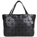 ISSEY MIYAKE 三宅一生BAOBAO幾何方格7x12拉鍊托特包(霧面黑)