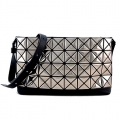 ISSEY MIYAKE 三宅一生 BAOBAO 4x8 鏡面方格拼接皮斜背包(鐵灰)