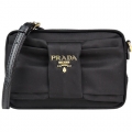 PRADA 經典金字LOGO尼龍抓皺蝴蝶結迷你斜揹包(迷你/黑)