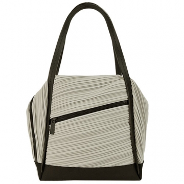ISSEY MIYAKE 三宅一生PLEATS PLEASE BIAS皮革邊飾褶紋肩背包(小/米白)