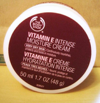 The body shop 維他命E保水密集保濕霜~秋冬好用